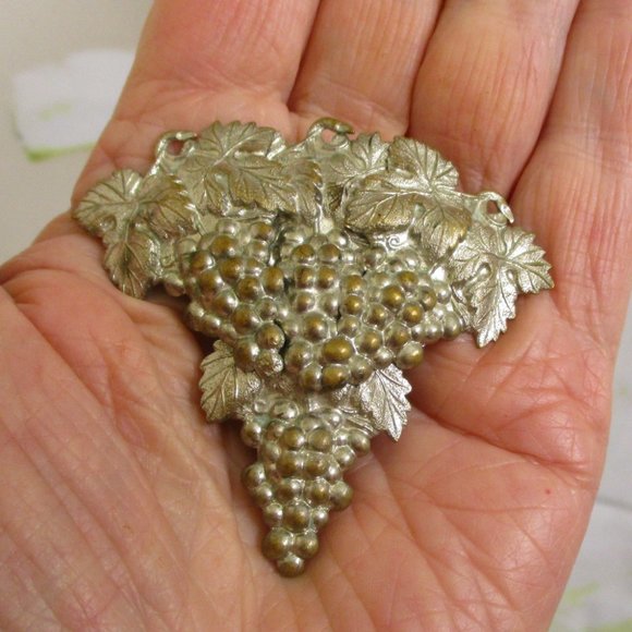 Grape Clusters REPOUSSE CONVERTIBLE Dress Clip~1930s Silver Grape Statement Clip - Picture 10 of 13